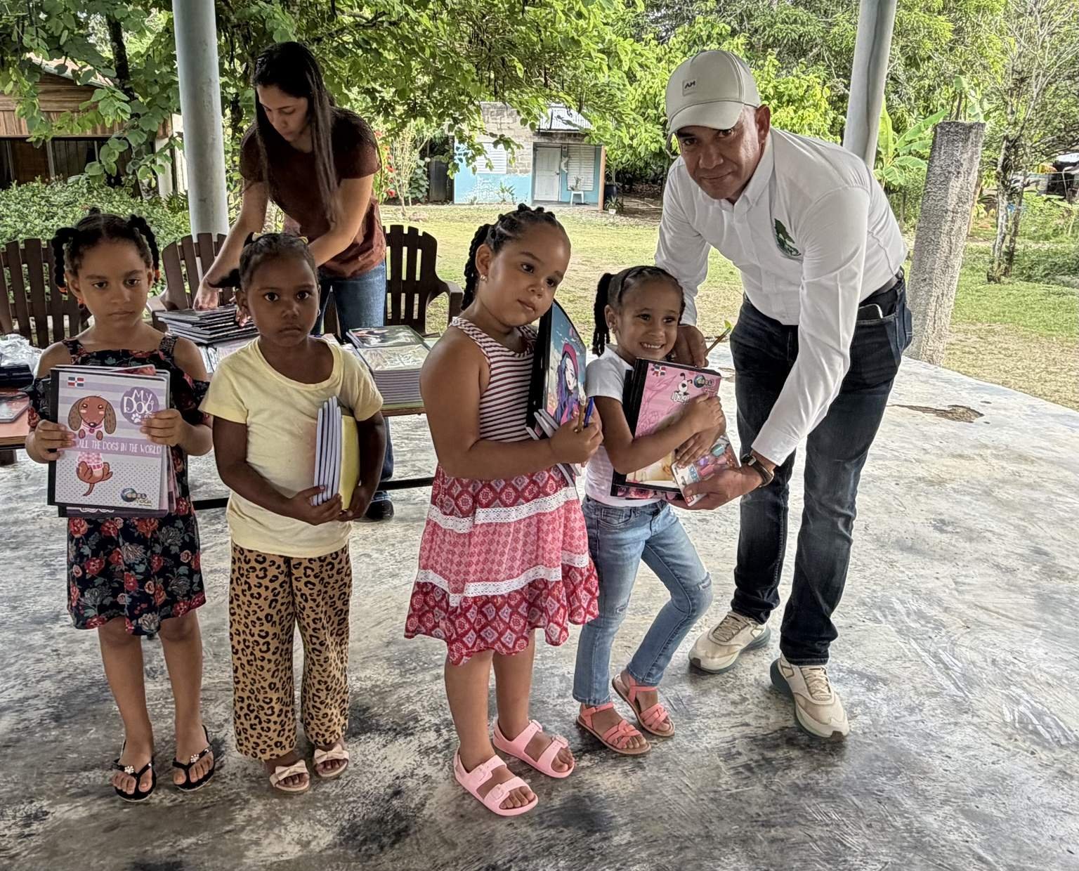 Fundación Te Quiero Verde RD realiza entrega de útiles escolares, reafirmando su compromiso con la educación y el bienestar de la niñez.